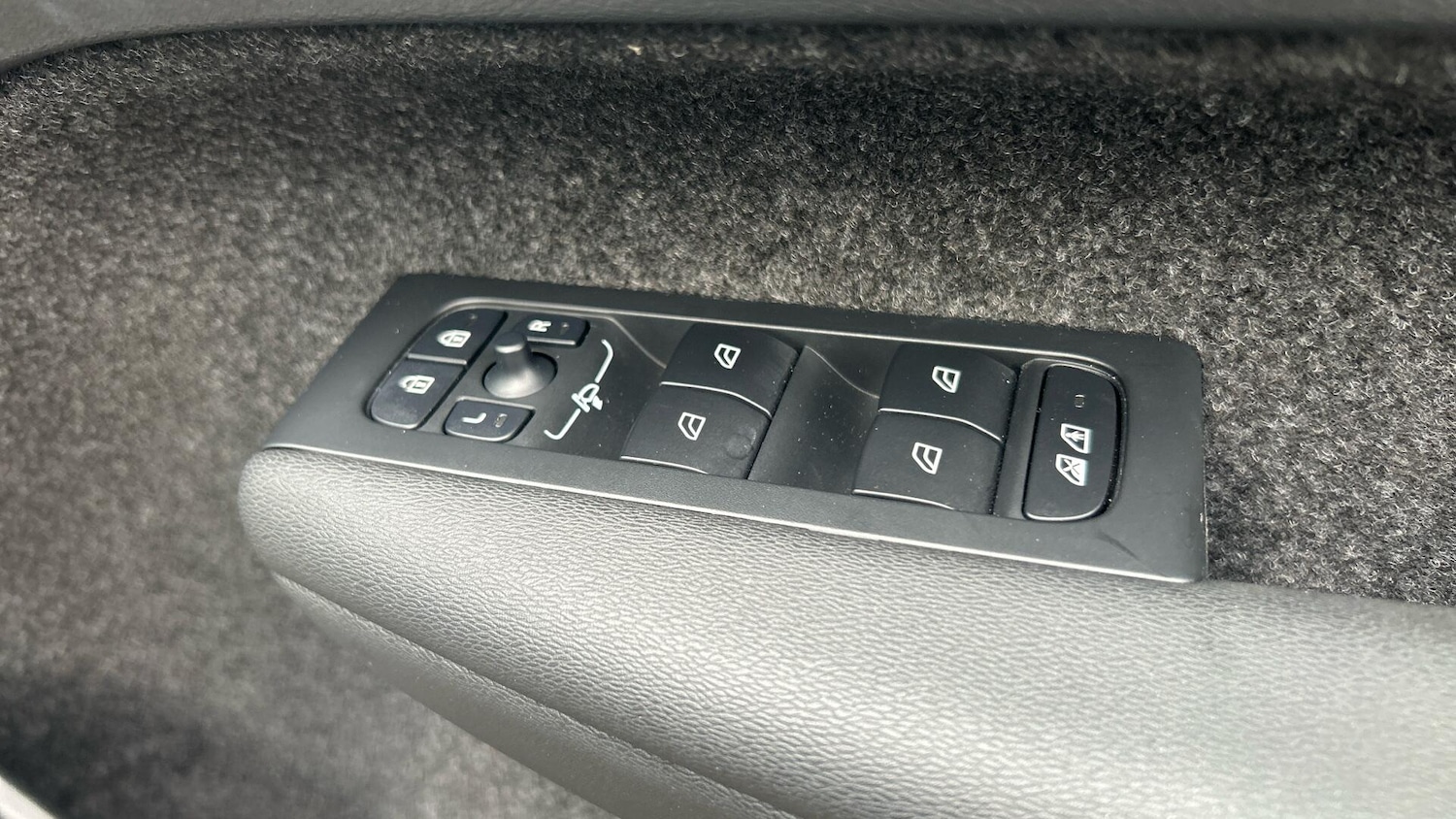 Used Volvo XC40 2024 for sale - 76913040: Photo 22