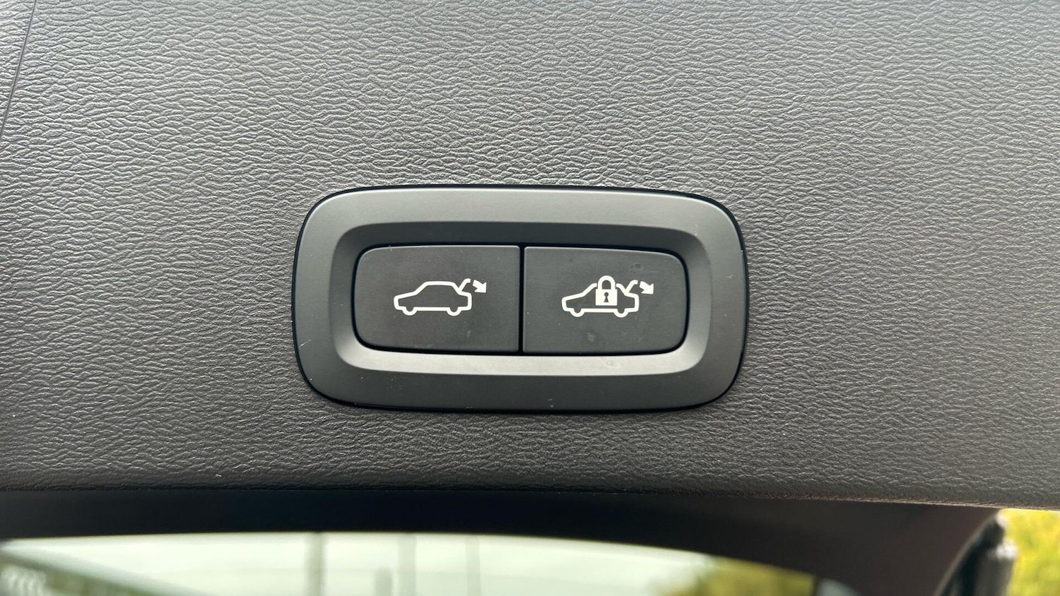 Used Volvo XC40 2024 for sale - 76913040: Photo 26