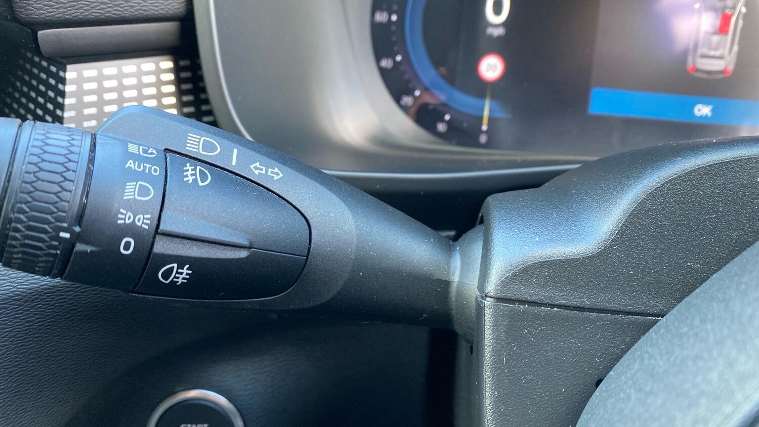 Used Volvo XC40 for sale - 77753563: Photo 17