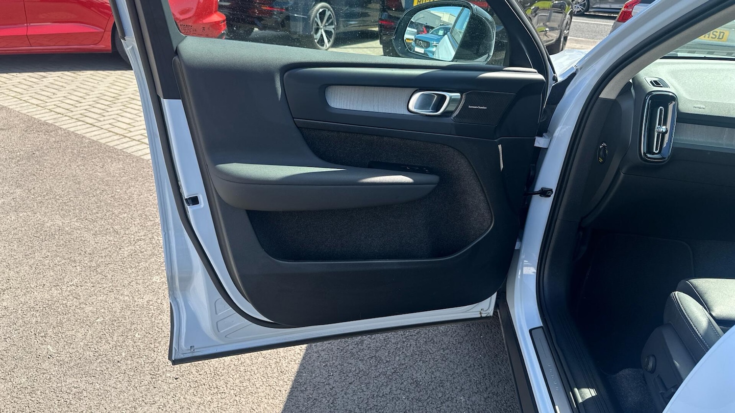 Used Volvo XC40 2024 for sale - 76153208: Photo 25