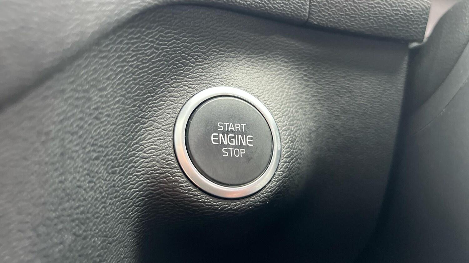 Used Volvo XC40 2024 for sale - 78047503: Photo 25