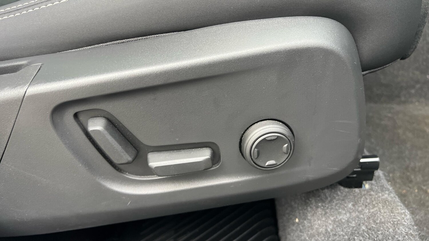 Used Volvo XC40 2024 for sale - 78047503: Photo 28