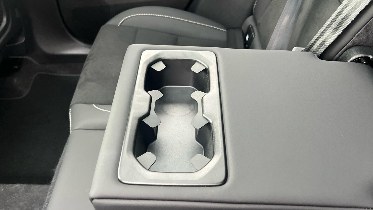 Used Volvo XC40 2024 for sale - 78047503: Photo 32