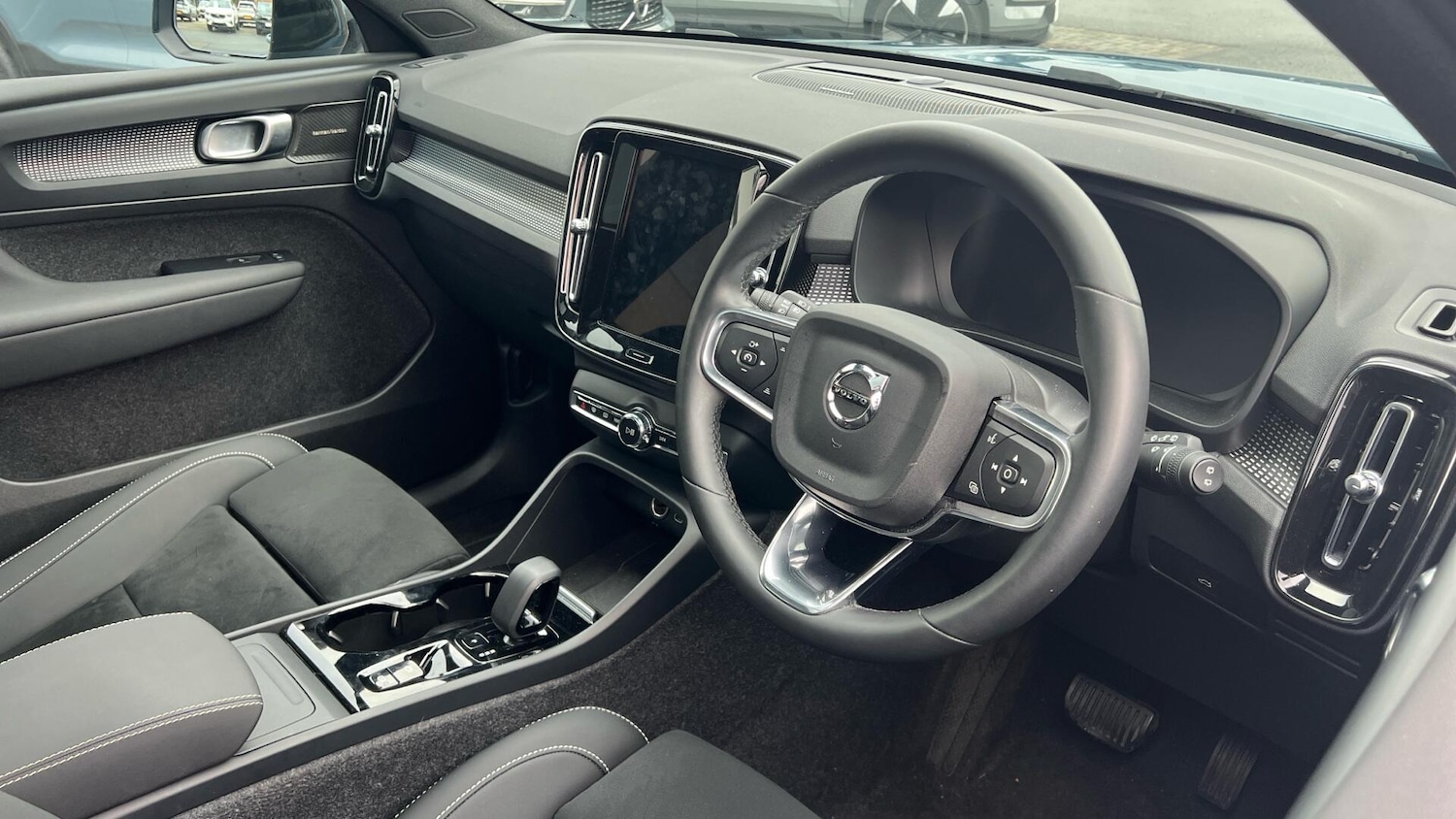 Used Volvo XC40 2024 for sale - 78047503: Photo 4