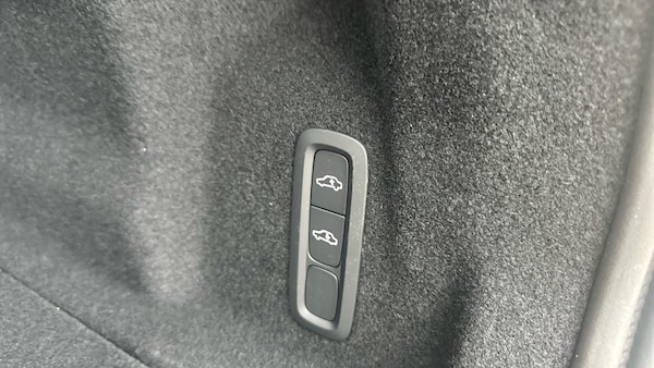 Used Volvo XC60 2025 for sale - 76251401: Photo 16