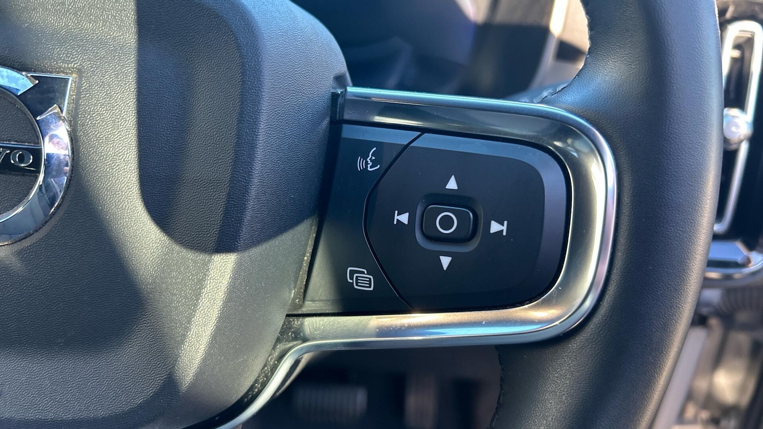 Used Volvo XC40 2023 for sale - 77163356: Photo 21