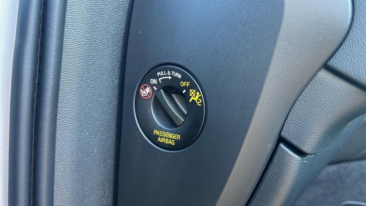 Used Volvo XC40 2023 for sale - 77163356: Photo 36