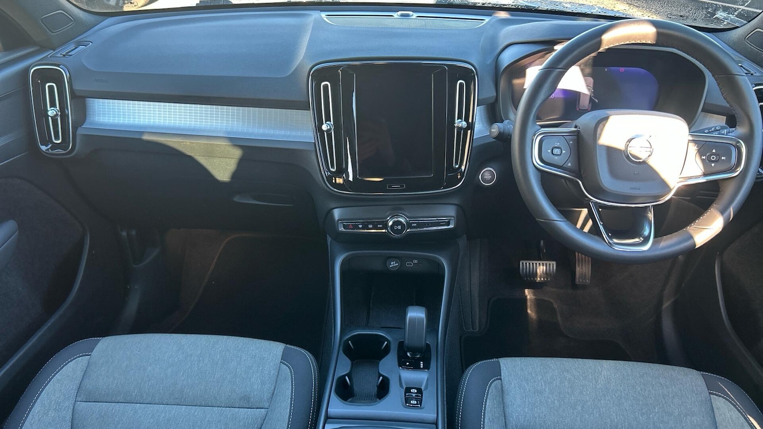 Used Volvo XC40 2023 for sale - 77163356: Photo 5