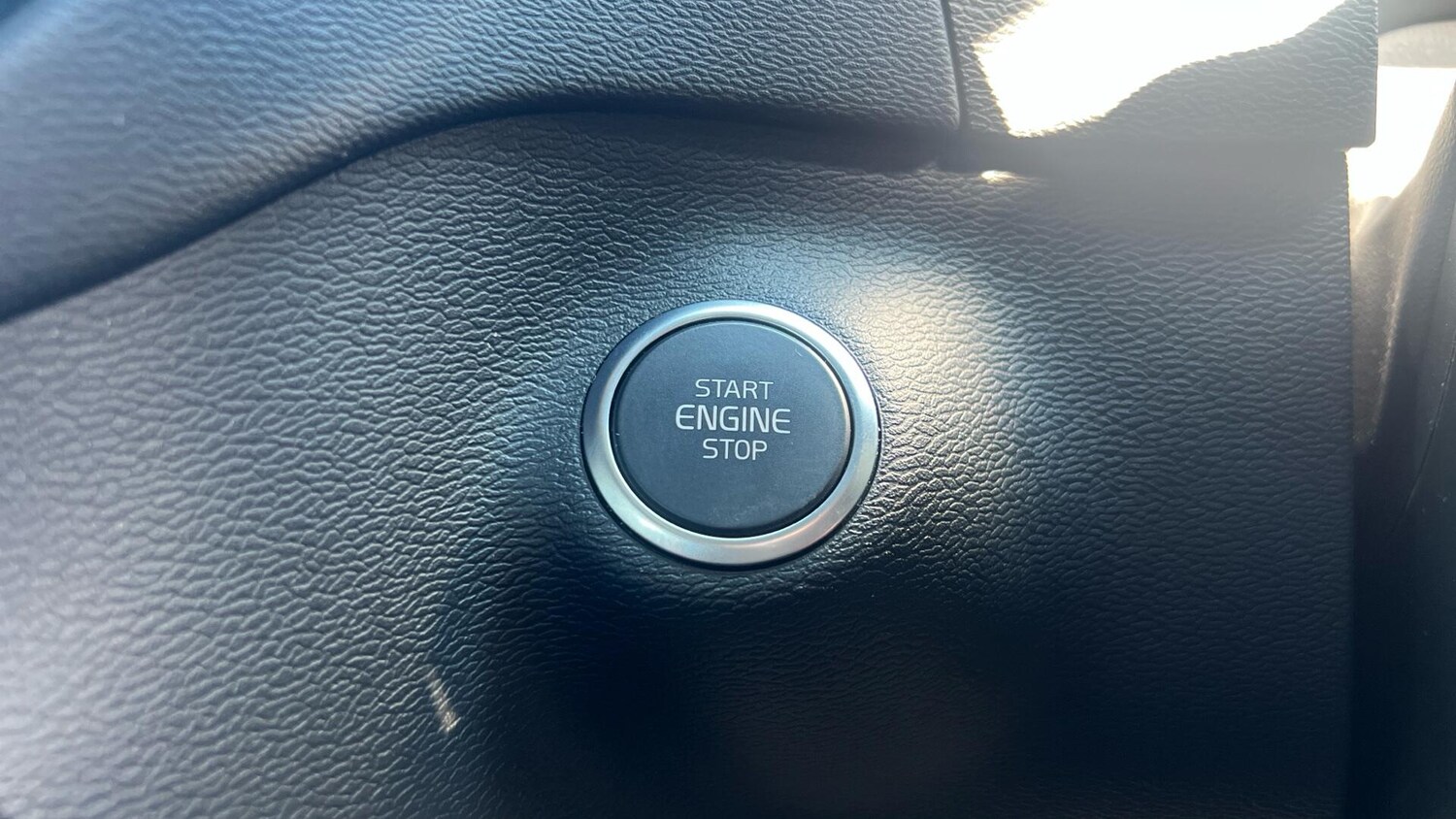 Used Volvo XC40 for sale - 77939562: Photo 25