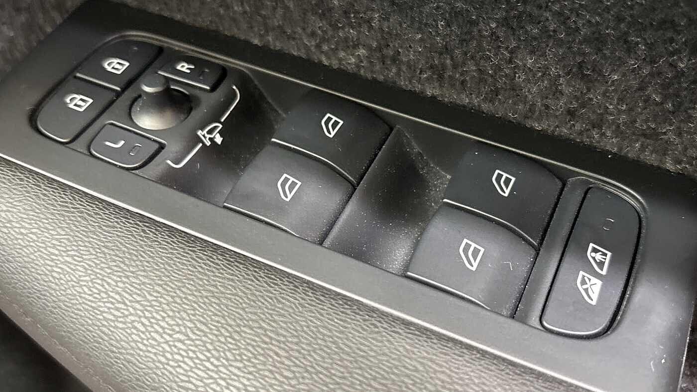 Used Volvo XC40 2025 for sale - 76440416: Photo 25