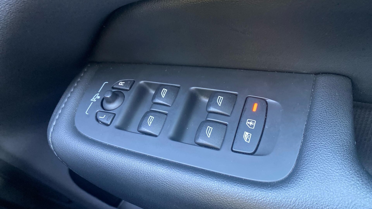 Used Volvo XC60 for sale - 76765921: Photo 24