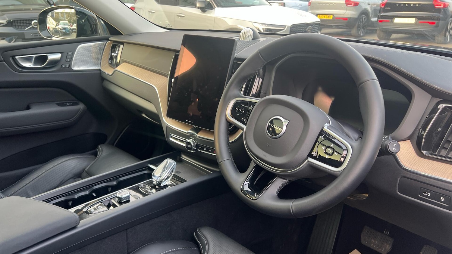 Used Volvo XC60 2025 for sale - 78204353: Photo 4