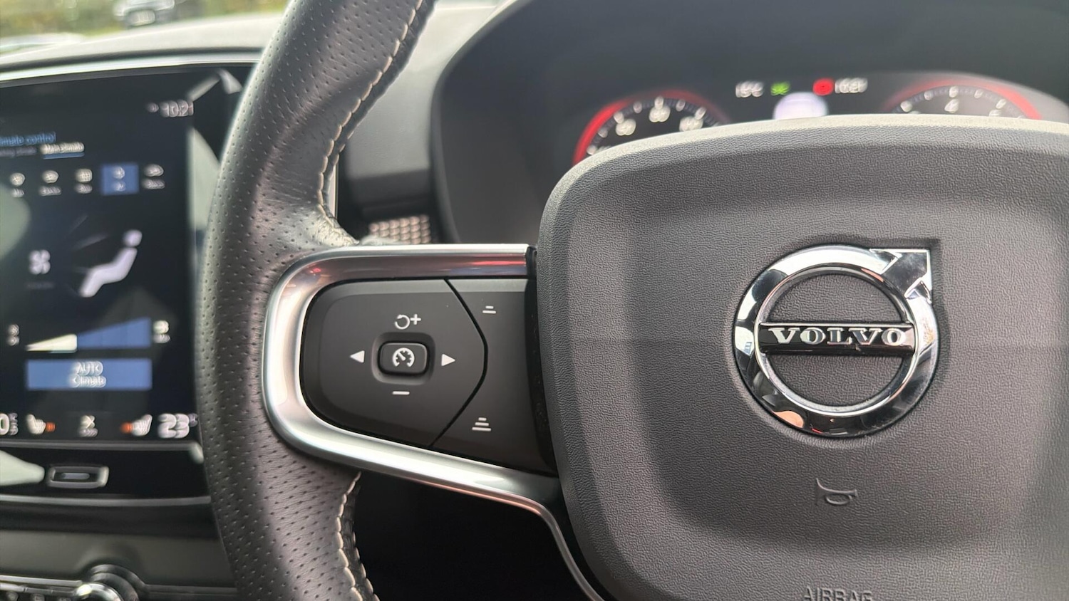 Used Volvo XC40 2019 for sale - 76472097: Photo 28