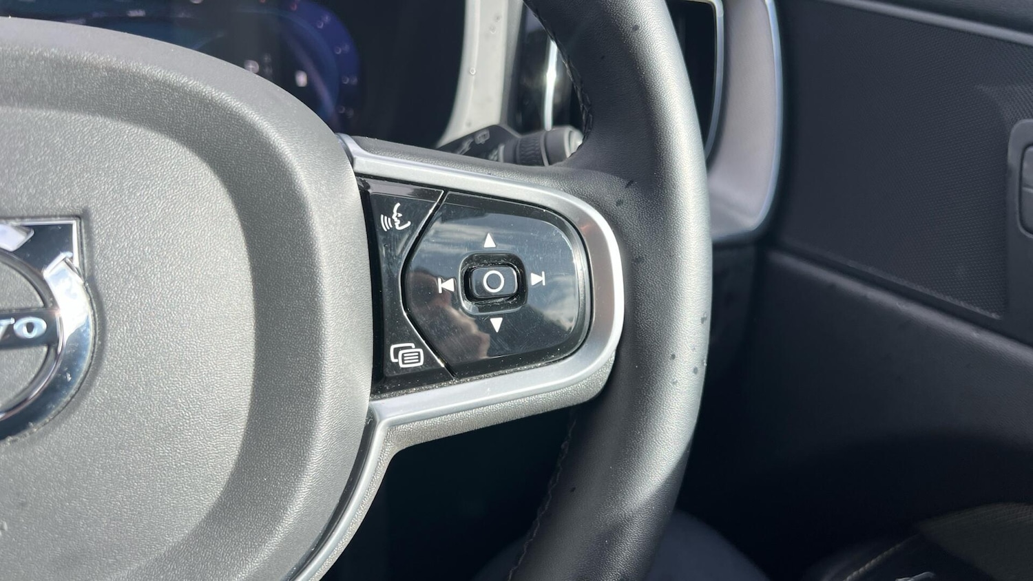 Used Volvo XC60 2022 for sale - 77646848: Photo 21