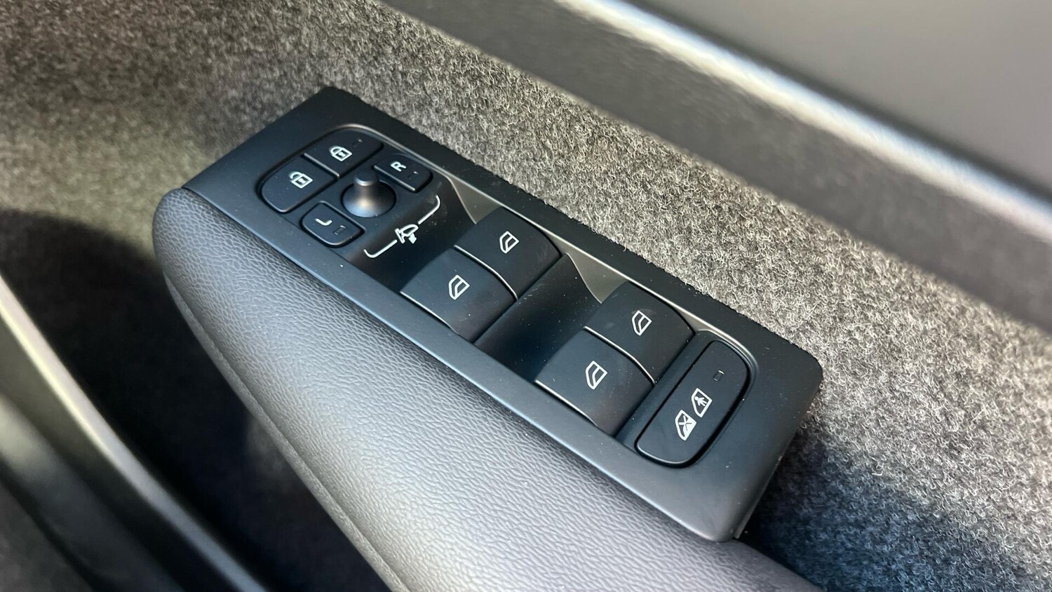 Used Volvo XC40 for sale - 77753438: Photo 23