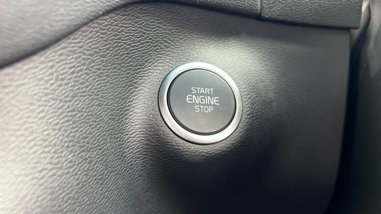 Used Volvo XC40 for sale - 77753438: Photo 25