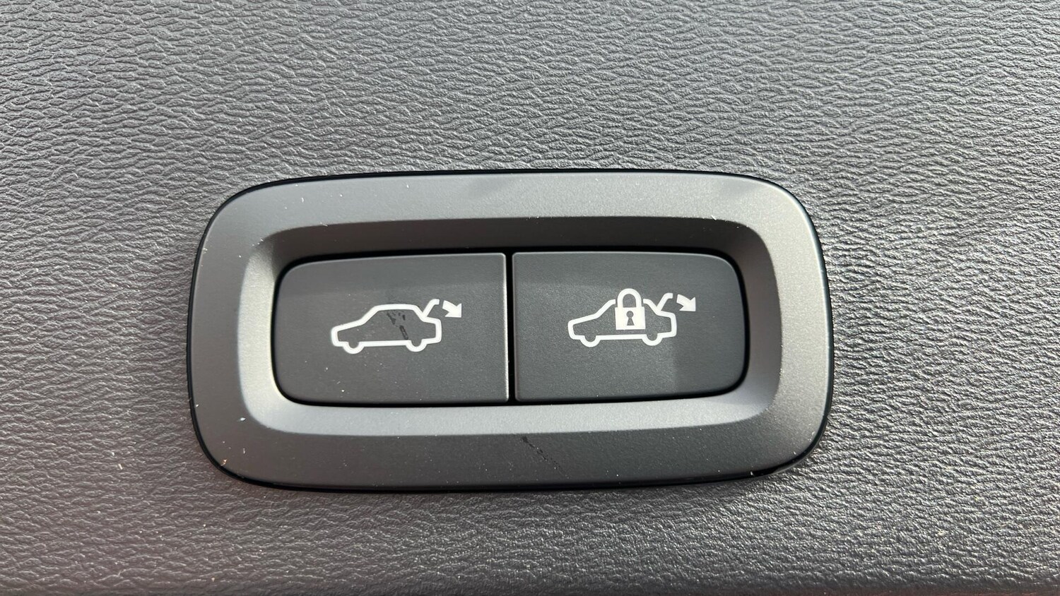 Used Volvo XC40 for sale - 77753438: Photo 32