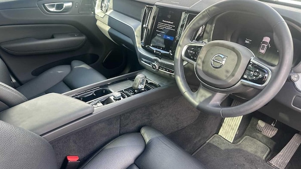 Used Volvo XC60 2023 for sale - 76189809: Photo 5
