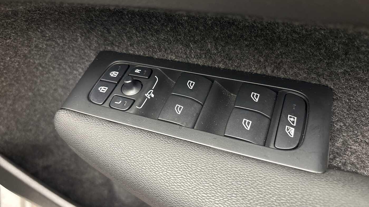 Used Volvo XC40 2025 for sale - 76314374: Photo 24