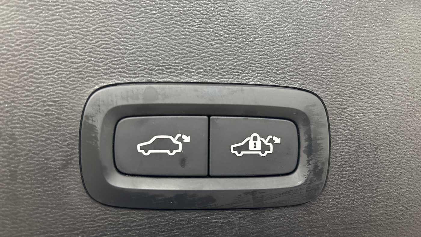 Used Volvo XC40 for sale - 77190439: Photo 19