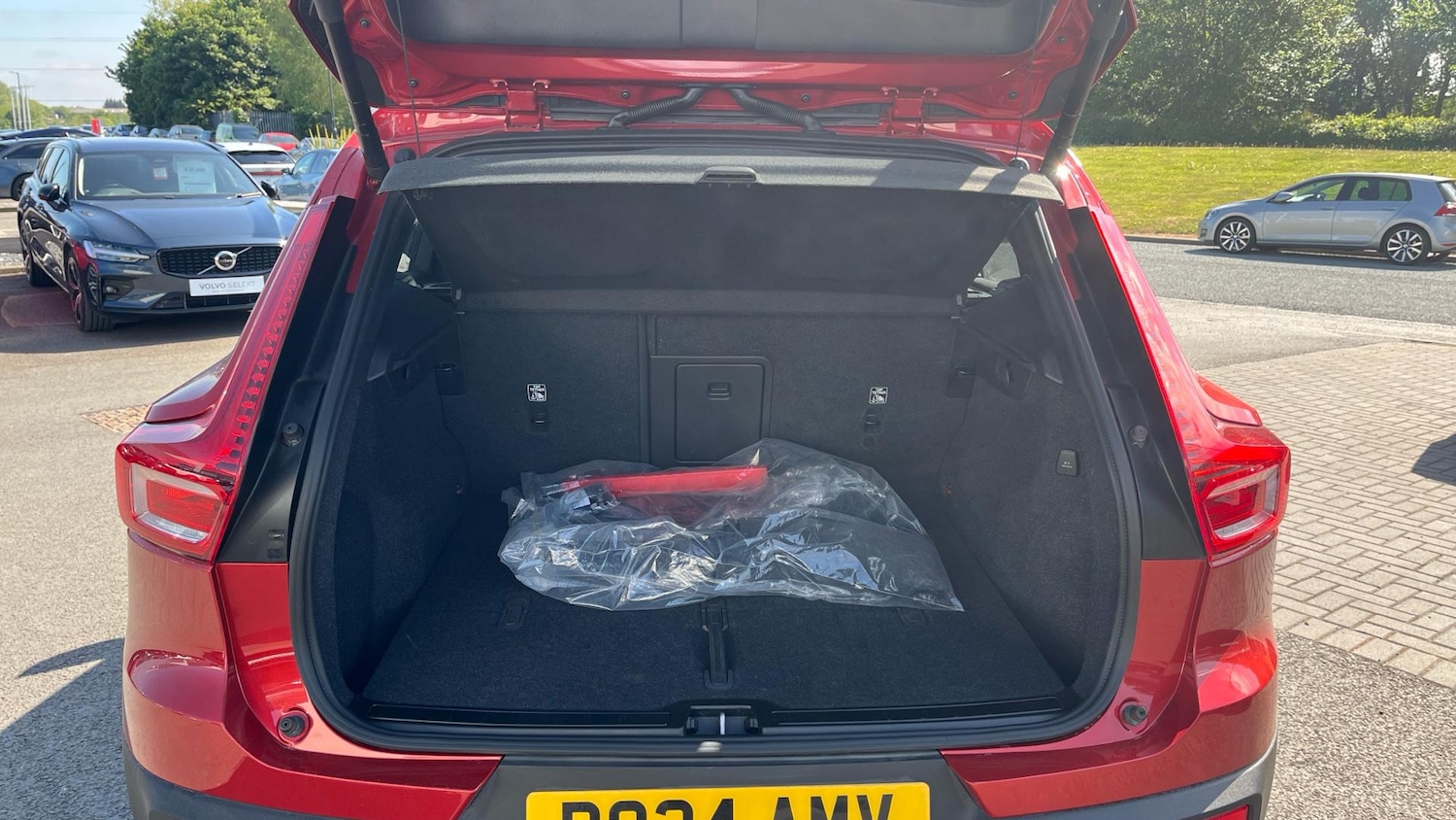 Used Volvo XC40 2024 for sale - 76865764: Photo 14