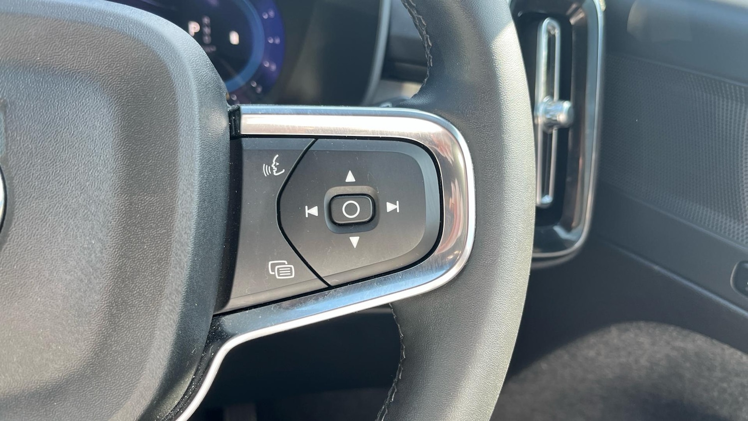 Used Volvo XC40 2024 for sale - 76865764: Photo 20