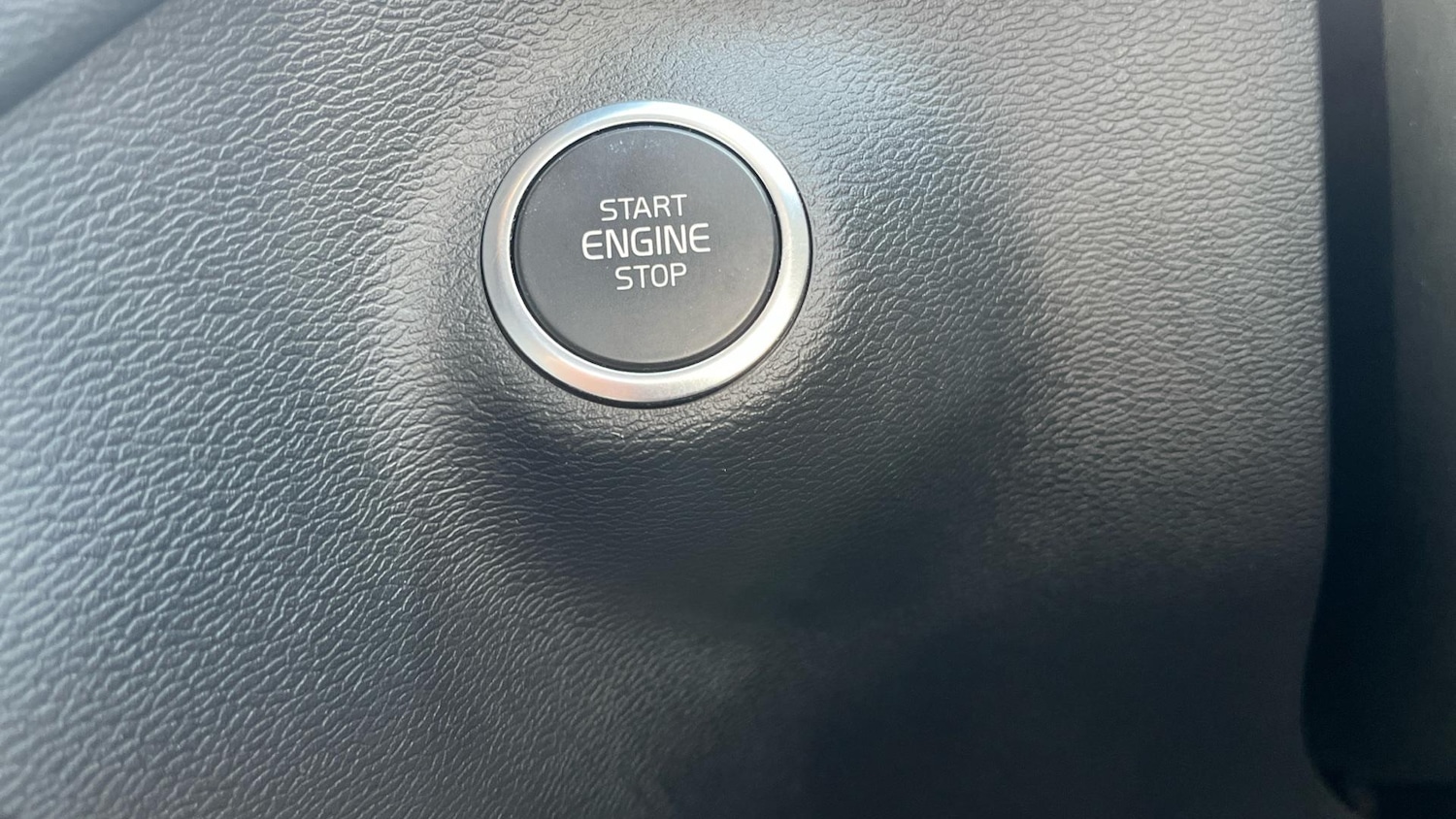 Used Volvo XC40 2024 for sale - 76865764: Photo 24