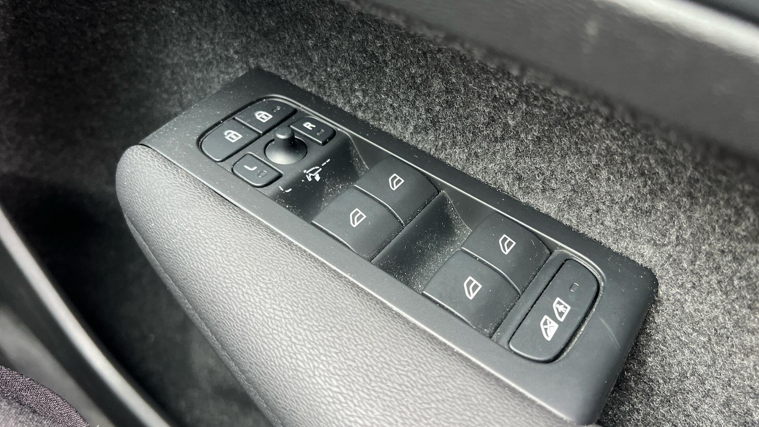 Used Volvo XC40 2024 for sale - 78171553: Photo 23