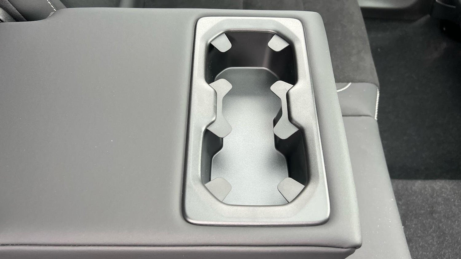 Used Volvo XC40 2024 for sale - 78171553: Photo 32