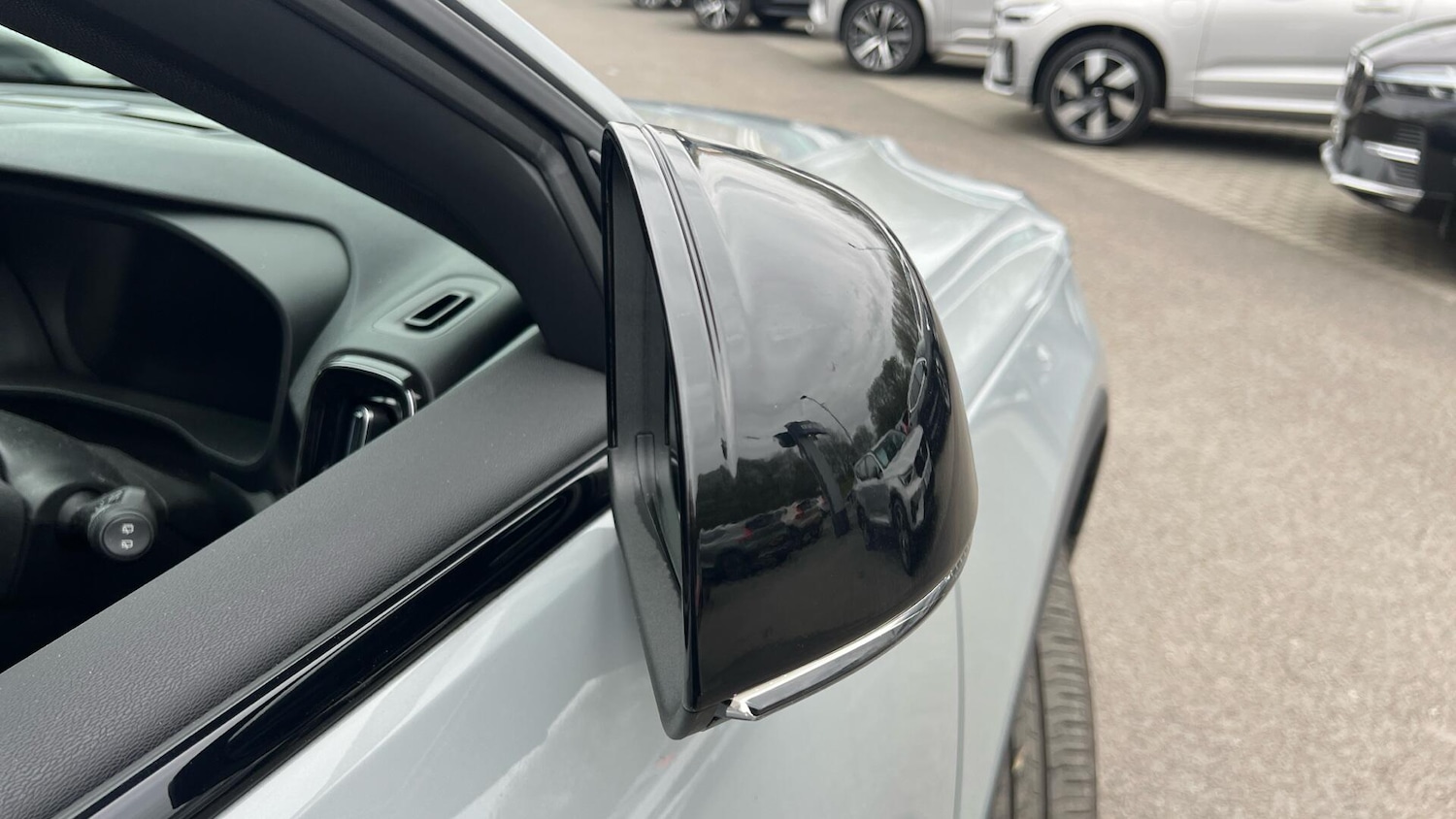 Used Volvo XC40 2024 for sale - 78171553: Photo 37