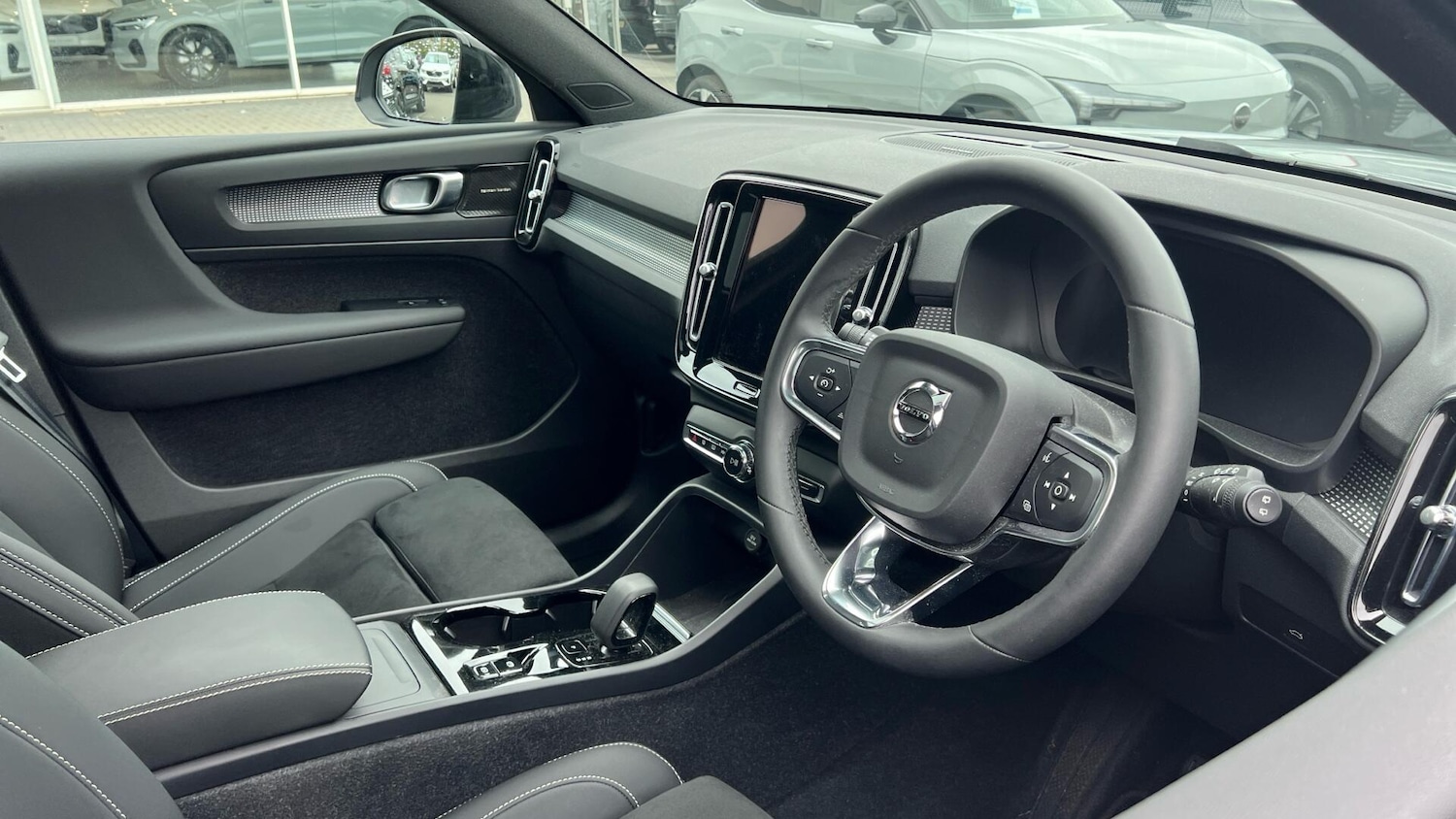 Used Volvo XC40 2024 for sale - 78171553: Photo 4