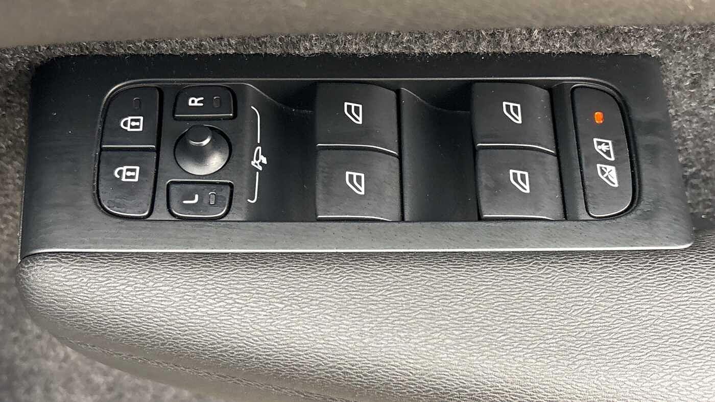 Used Volvo XC40 for sale - 78136439: Photo 24