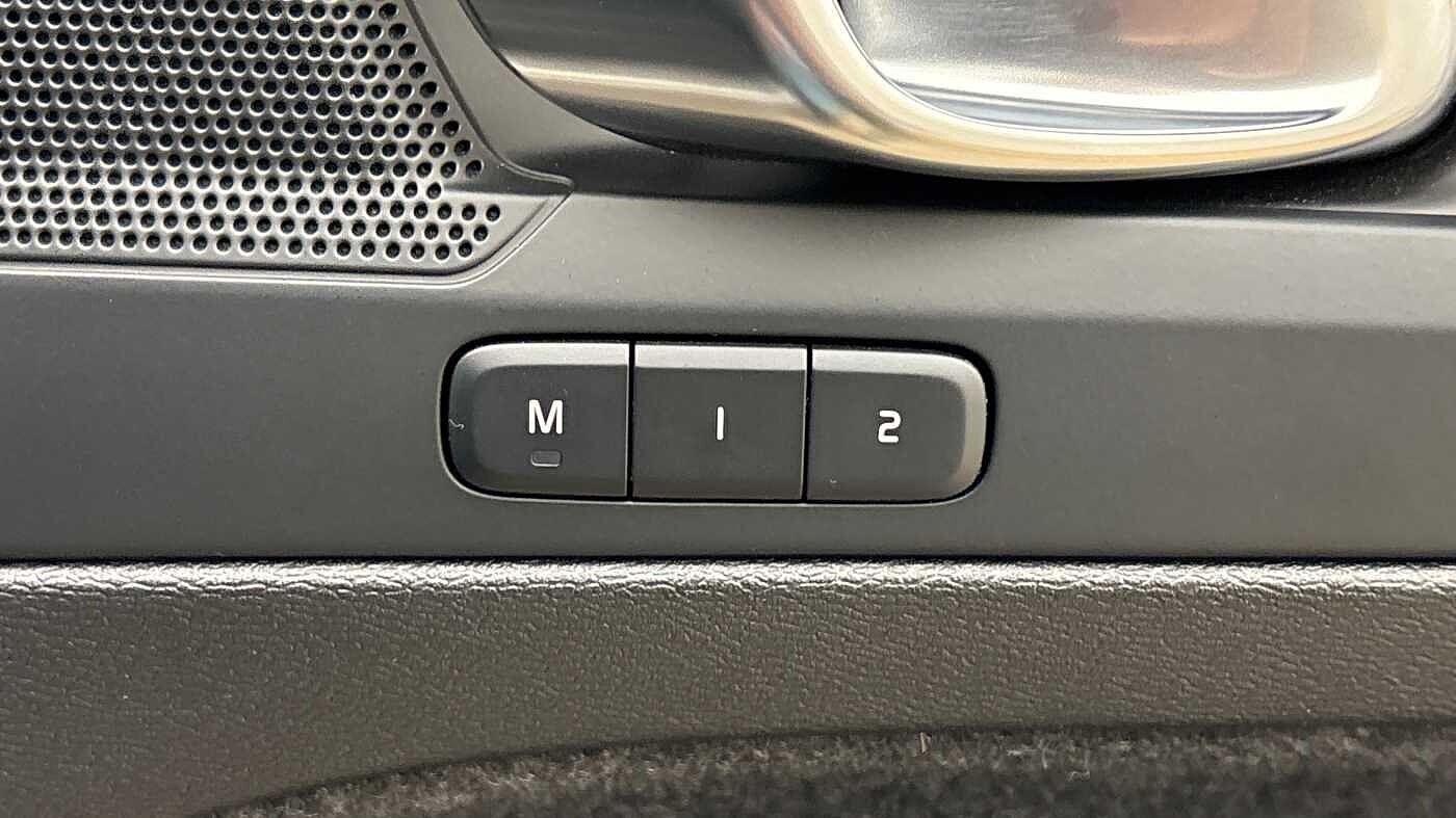 Used Volvo XC40 for sale - 78136439: Photo 25