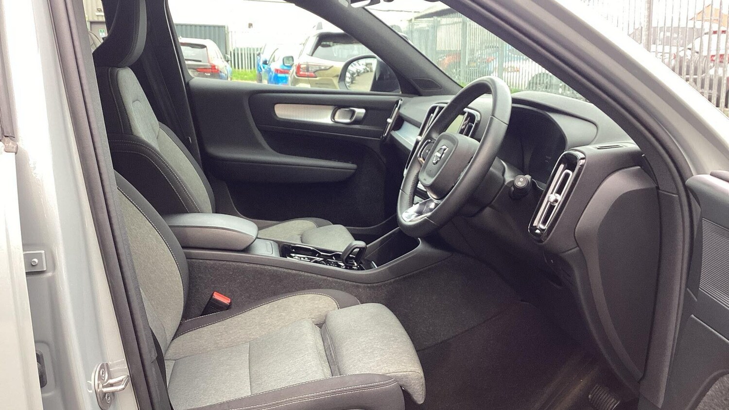 Used Volvo XC40 for sale - 76584317: Photo 28