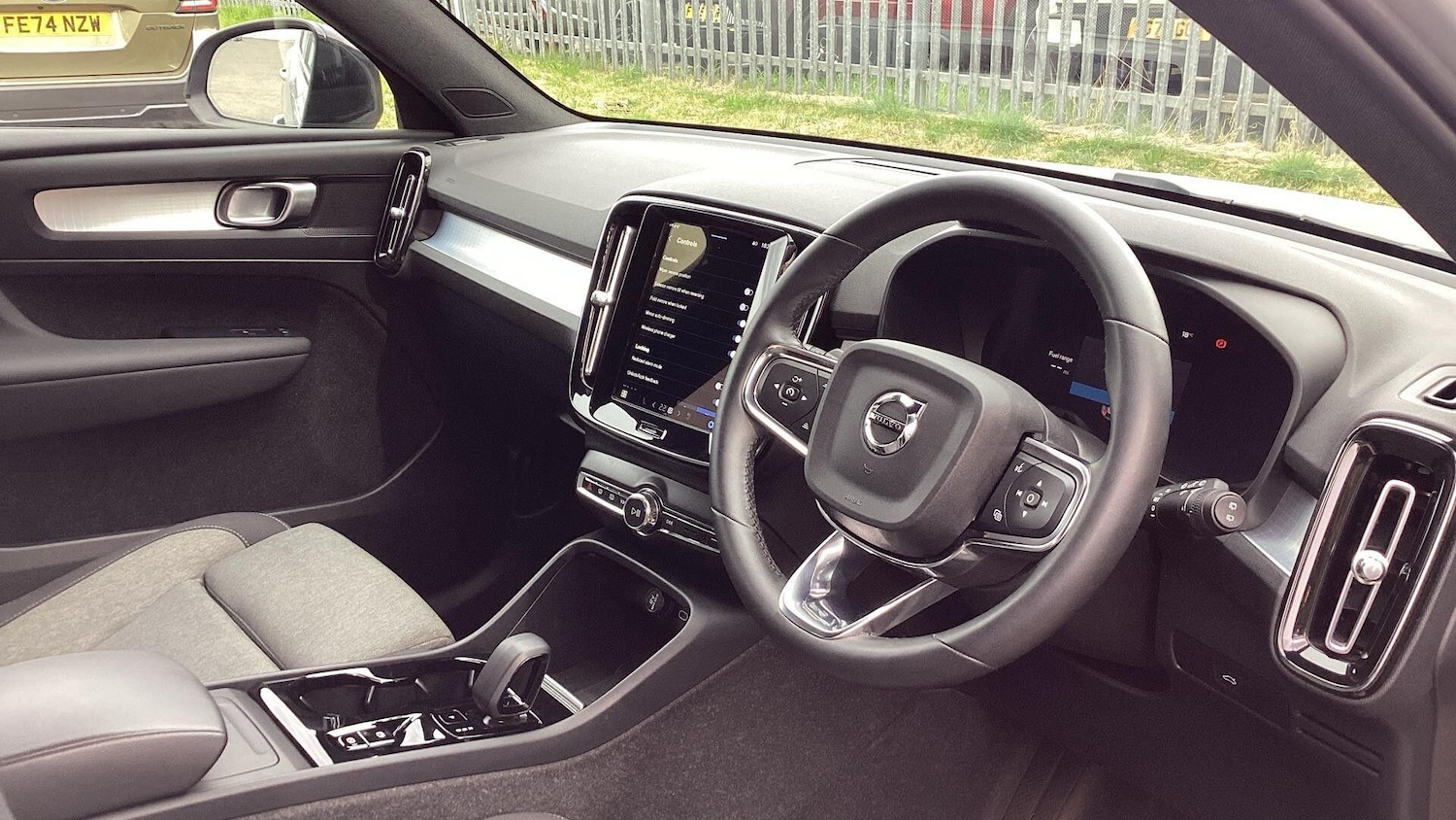 Used Volvo XC40 for sale - 76584317: Photo 6