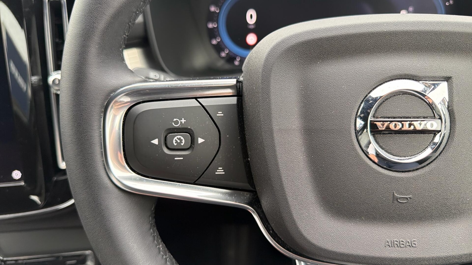 Used Volvo XC40 2022 for sale - 77162896: Photo 25