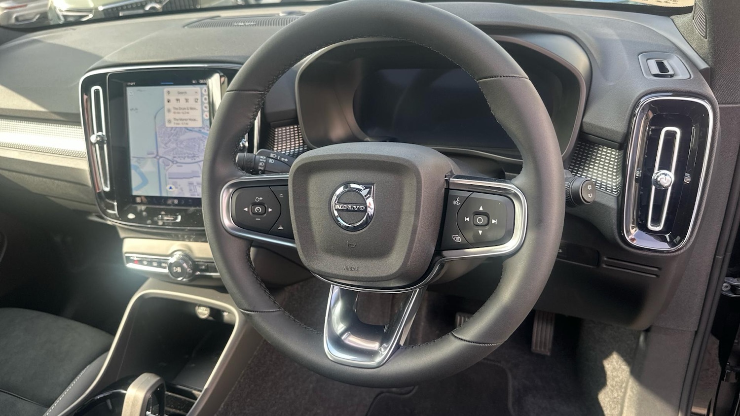 Used Volvo XC40 2025 for sale - 76251121: Photo 11