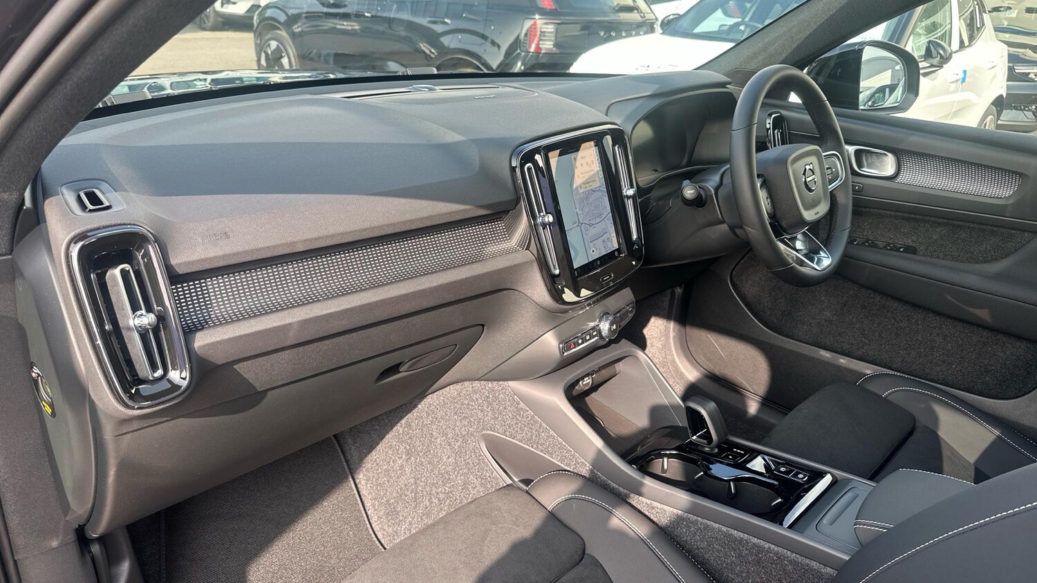 Used Volvo XC40 2025 for sale - 76251121: Photo 17