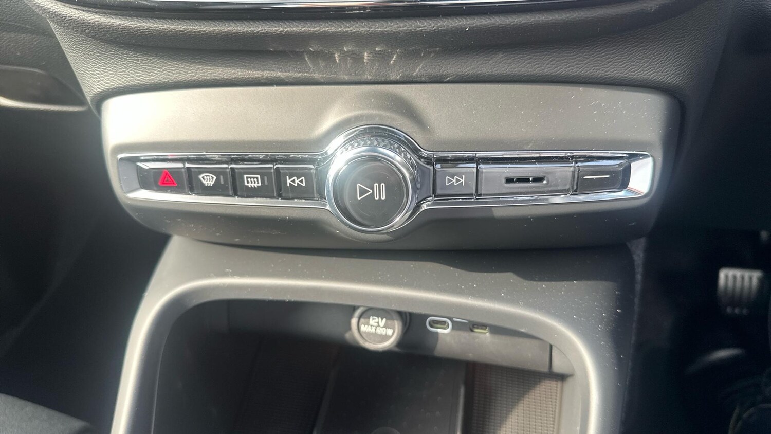 Used Volvo XC40 2025 for sale - 76251121: Photo 28