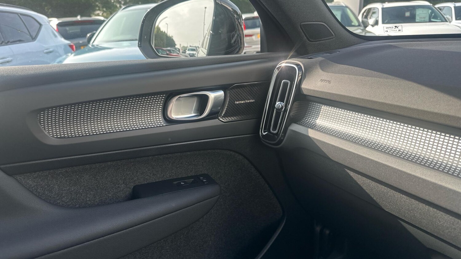 Used Volvo XC40 2025 for sale - 76251121: Photo 34