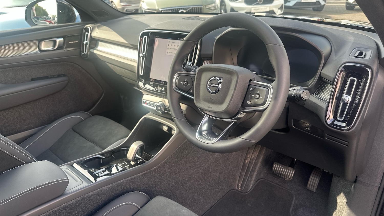 Used Volvo XC40 2025 for sale - 76251121: Photo 5