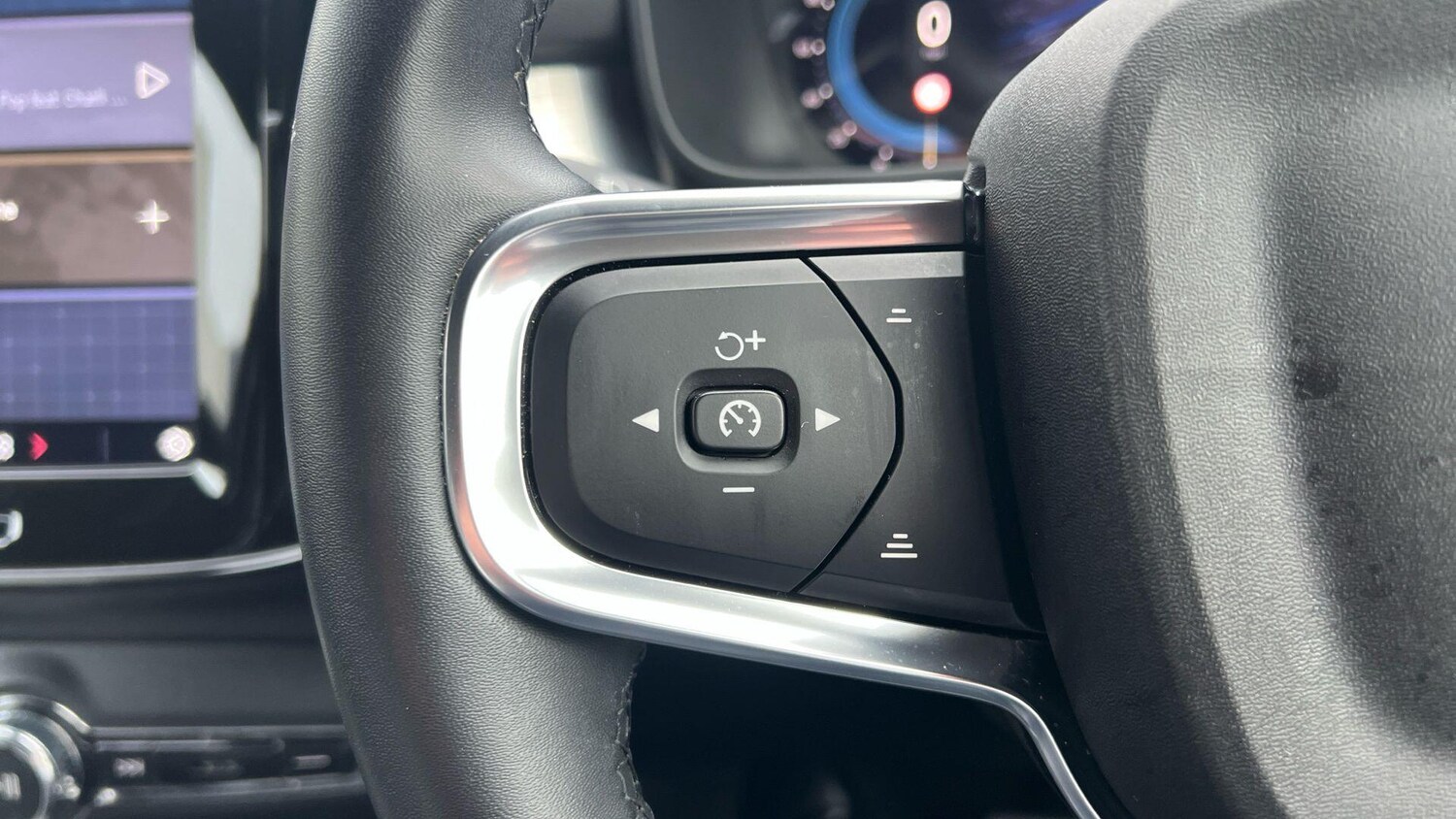 Used Volvo XC40 2023 for sale - 77358576: Photo 13