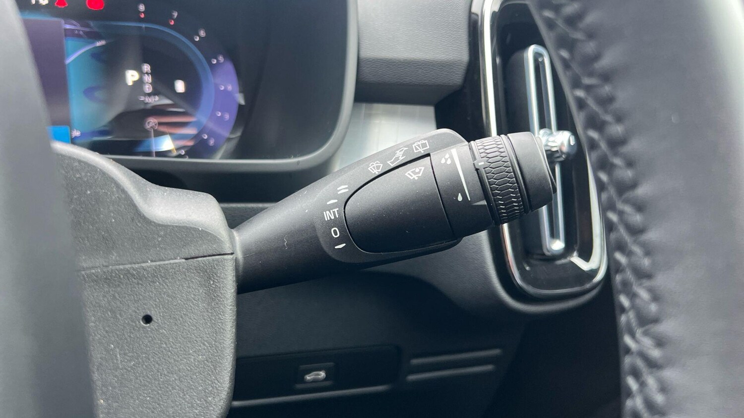 Used Volvo XC40 2023 for sale - 77358576: Photo 15