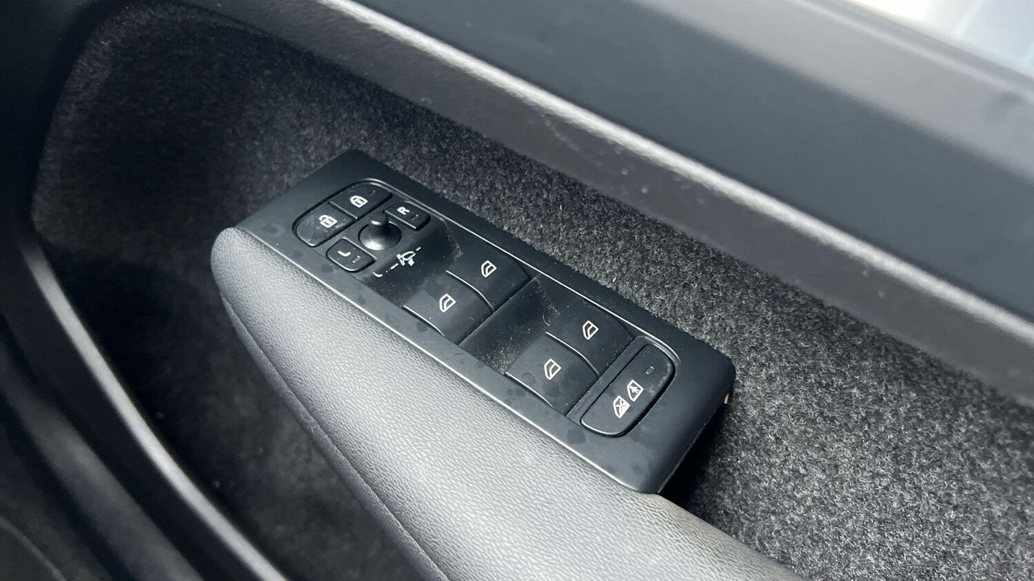 Used Volvo XC40 2023 for sale - 77358576: Photo 16