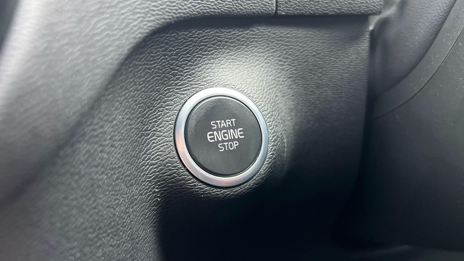 Used Volvo XC40 2023 for sale - 77358576: Photo 17