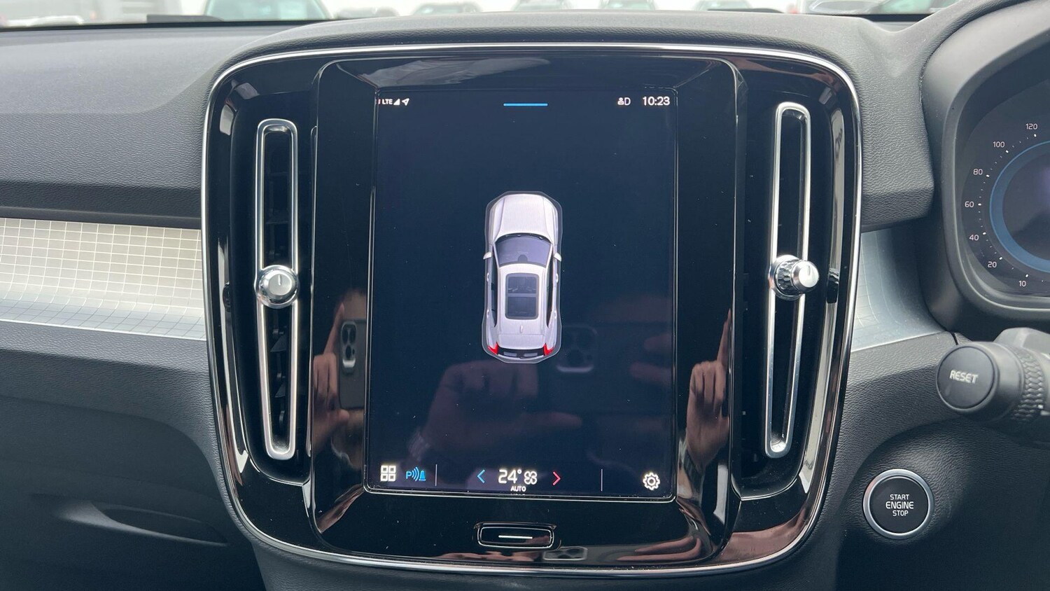 Used Volvo XC40 2023 for sale - 77358576: Photo 24