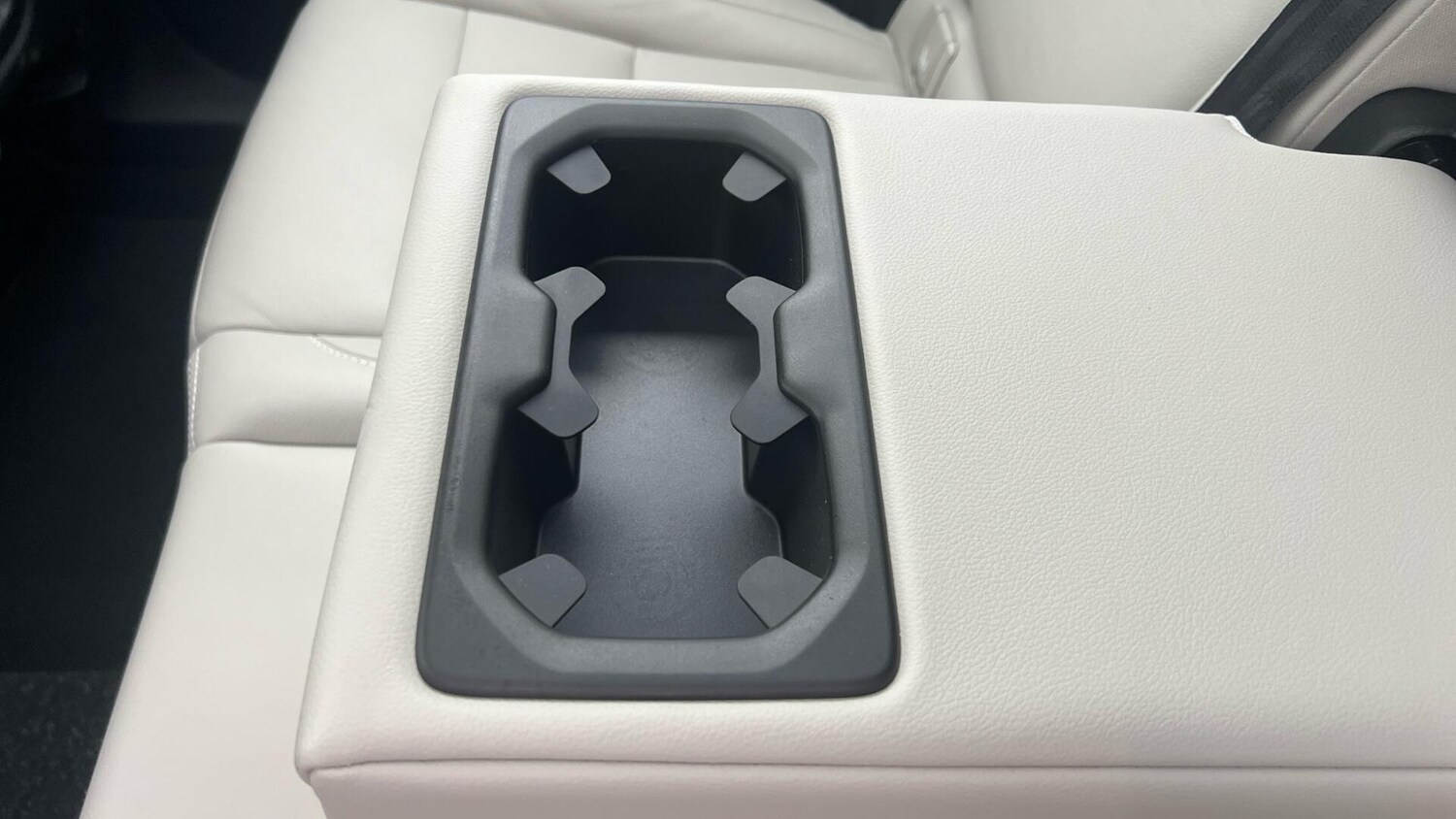 Used Volvo XC40 2020 for sale - 77441182: Photo 33