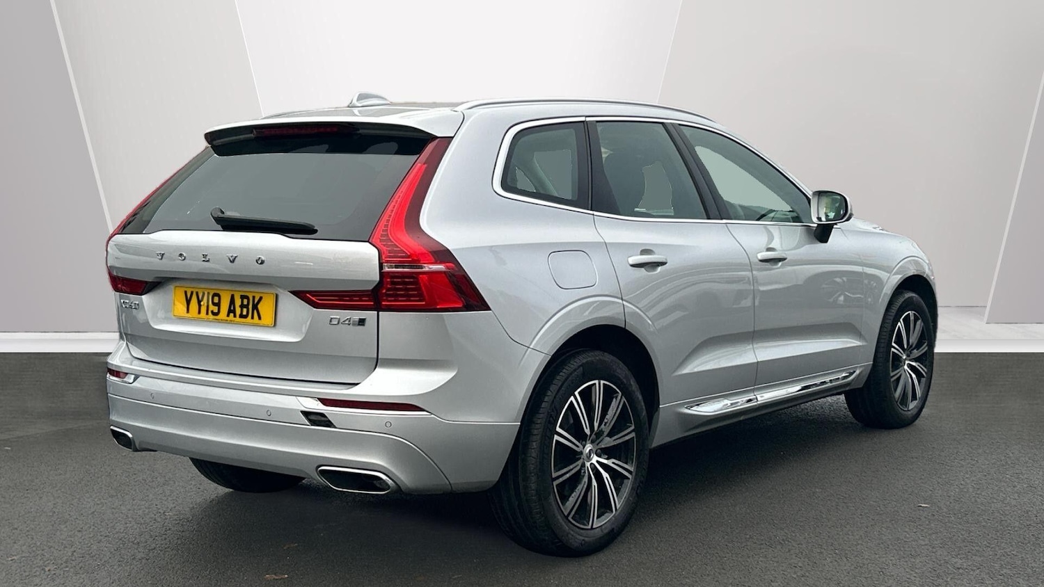 Used Volvo XC60 2019 for sale - 76499271: Photo 2