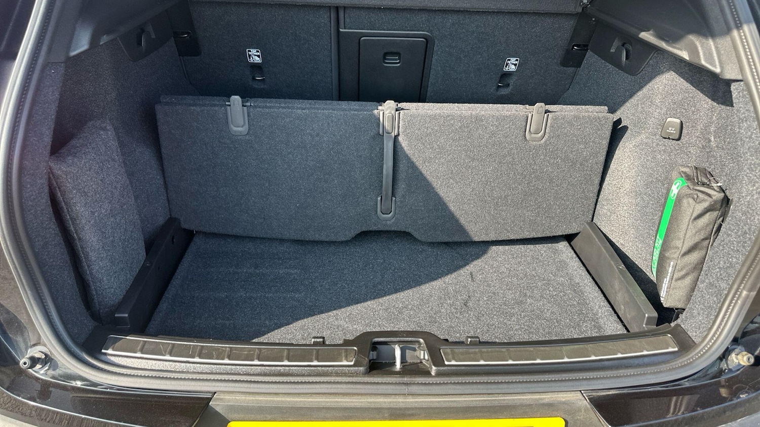Used Volvo XC40 2024 for sale - 76152309: Photo 40