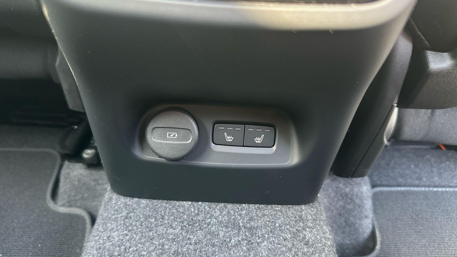 Used Volvo XC40 2024 for sale - 76152309: Photo 43